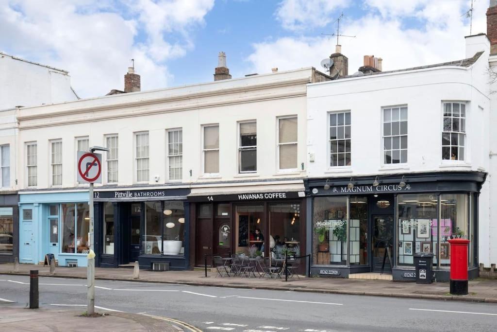 The Races, Portland Place. كيلتنهام المظهر الخارجي الصورة